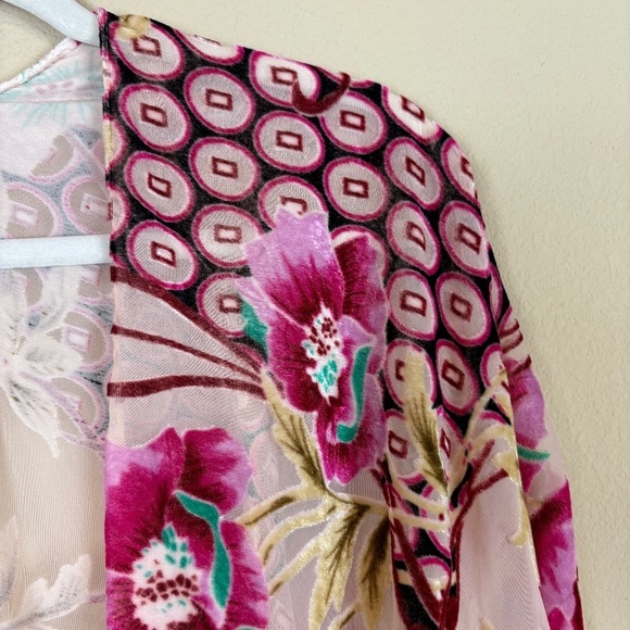 B. Boutique by Evergreen Sheer Cream Kimono with Pink/Gold Floral Accents - Picture 2 of 9